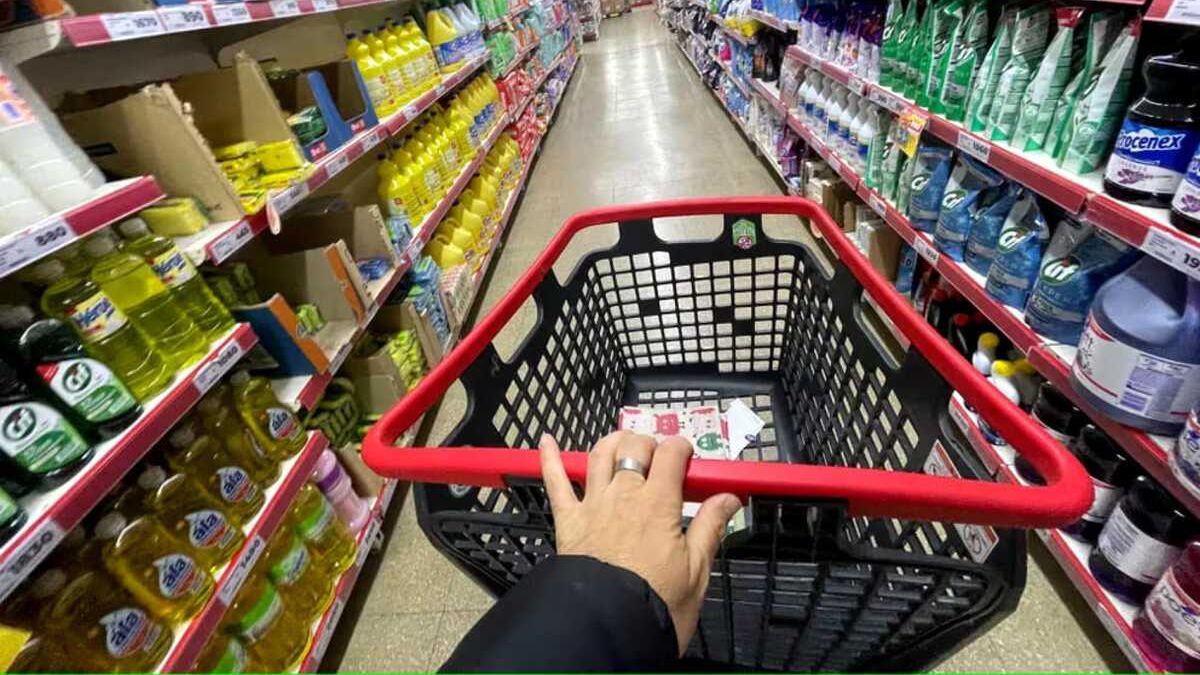 El consumo masivo tuvo una caída de 17,2% en agosto El consumo masivo tuvo una caída de 17,2% en agosto