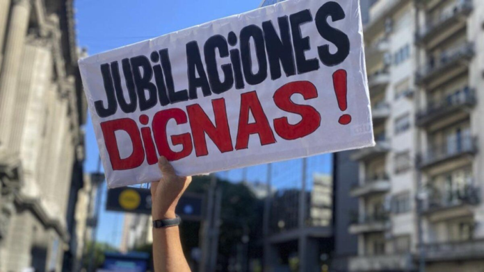 Según un informe, más de medio millón de jubilados cayó Según un informe, más de medio millón de jubilados cayó en la pobreza