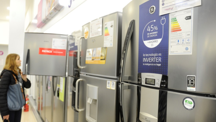 Las heladeras que vienen del exterior ya son 20% más Las heladeras que vienen del exterior ya son 20% más que las fabricadas en el país