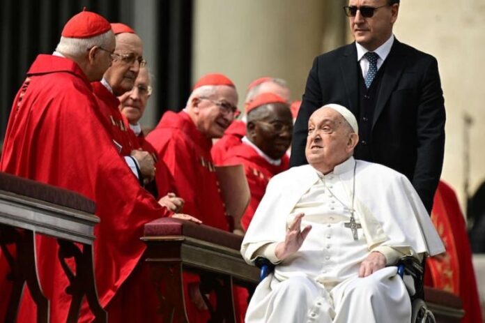 El Papa Francisco volvió a aparecer en público y envió El Papa Francisco volvió a aparecer en público y envió un cálido mensaje a sus fieles | Voces Criticas - Salta