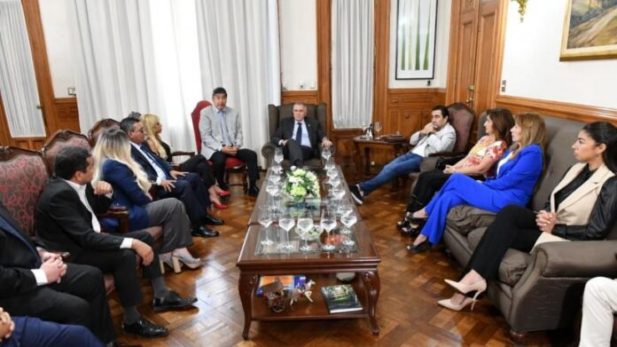 Intendentes se solidarizaron con el gobernador Jaldo tras las amenazas