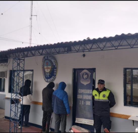 Procedimiento Policial en San Andrés: Demoran a Tres Personas y Procedimiento Policial en San Andrés: Demoran a Tres Personas y Secuestran Mercadería sin Justificar