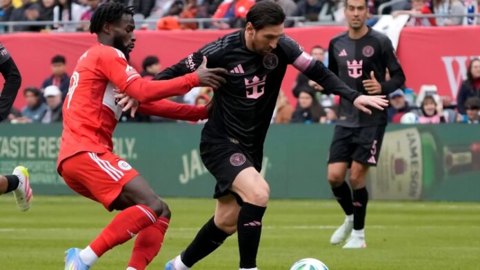 Solo le faltó el gol: Lionel Messi fue la figura Publicidad principal