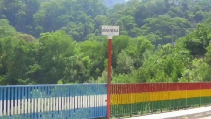 Tensión en la frontera: el paro en Bolivia amenaza el Tensión en la frontera: el paro en Bolivia amenaza el cruce con Salta | Voces Criticas - Salta