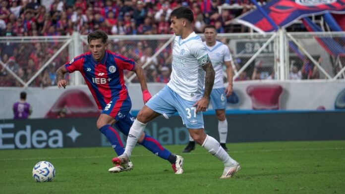 Un "Ciclón" de dudas: Atlético Tucumán volvió a la derrota Publicidad principal