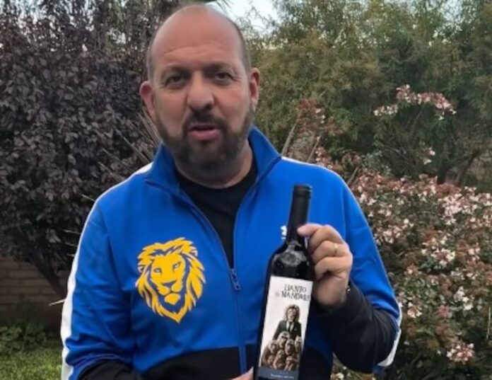 Un diputado de LLA sortea vinos a cambio de votar “el peor hecho de corrupción” en San Luis