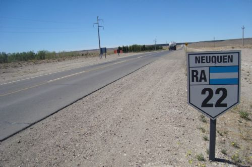 Una madre intentó matar a su hija de 2 años en Neuquén: la empujó a la ruta cuando pasaba un camión Una madre intentó matar a su hija de 2 años en Neuquén: la empujó a la ruta cuando pasaba un camión