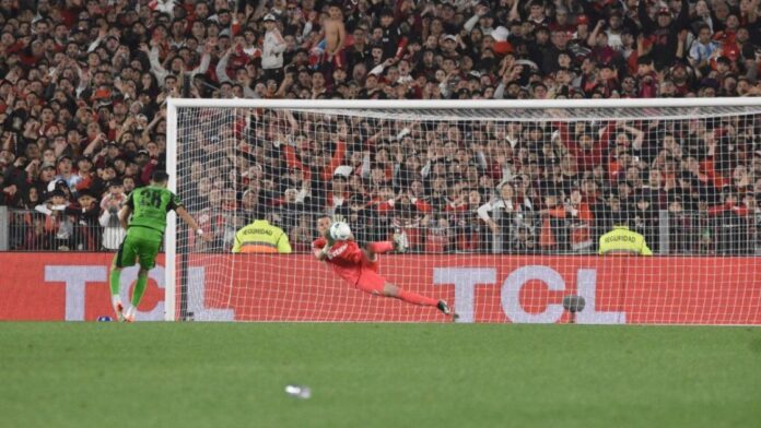 River ganó en los penales y mantiene vivo el sueño Publicidad principal