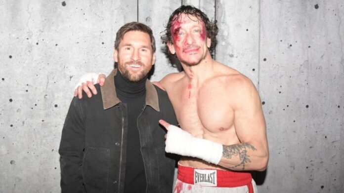 Messi fue al teatro a ver la obra de Nico Messi fue al teatro a ver la obra de Nico Vázquez