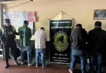 Cuatro hombres fueron aprehendidos por agredir y amenazar al personal policial