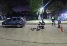 🚨 Choque en Bella Vista: una motociclista embarazada fue atropellada por una camioneta 🤰🏍️🚙