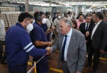 Jaldo inauguró nuevas tecnologías en la textil Santista Argentina en Famaillá