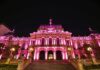 La Casa de Gobierno se iluminó de rosa para concientizar sobre el cáncer de mama