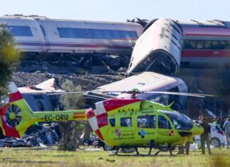 España: al menos 46 muertos tras el choque de dos trenes de alta velocidad
